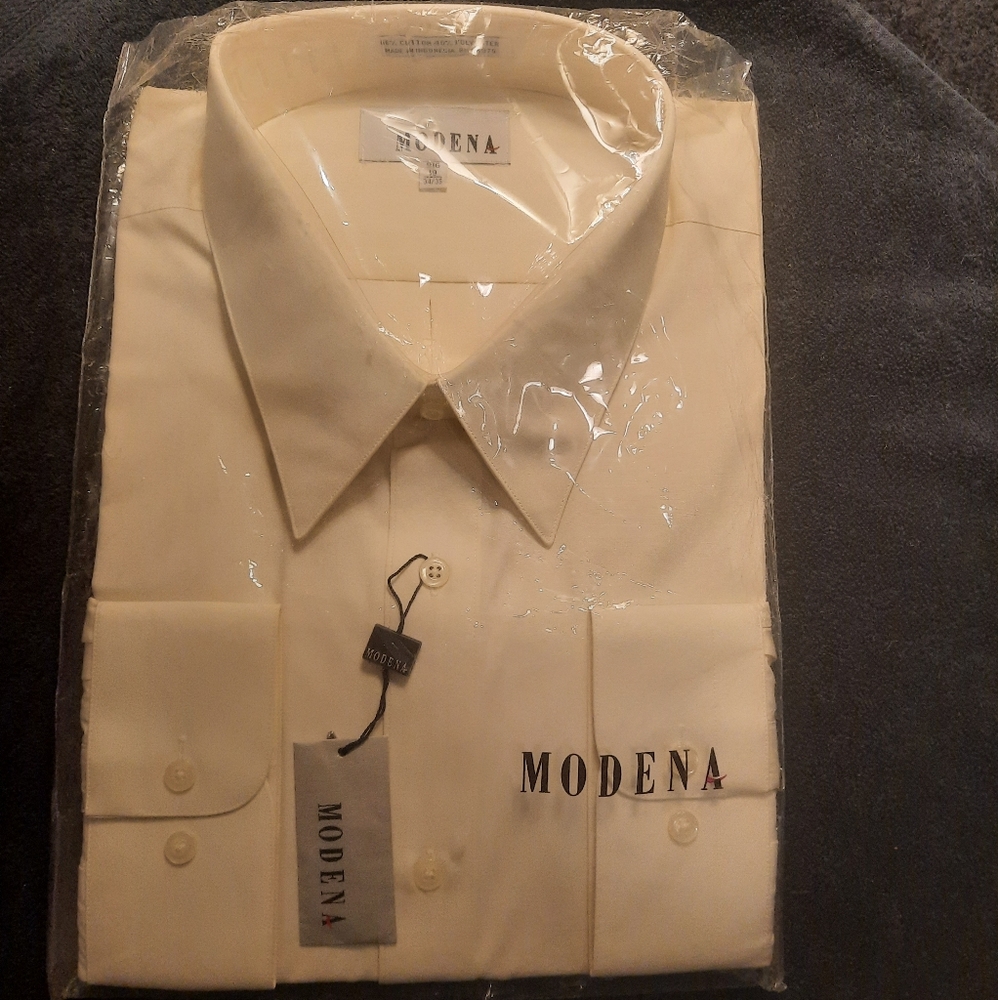 Mens button up dress shirt white in color 19 34/35 Modena